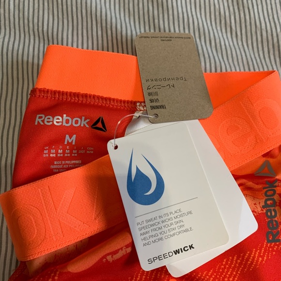 NWTS-women’s Reebok crop - Picture 3 of 3